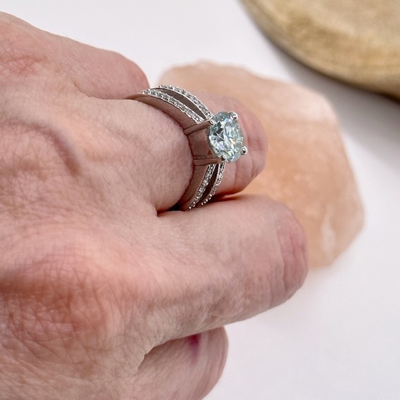 EXCEPTIONAL 1.8 Carat Icy Round Solitaire Moissanite Solid Sterling Ring - Picture 10 of 11